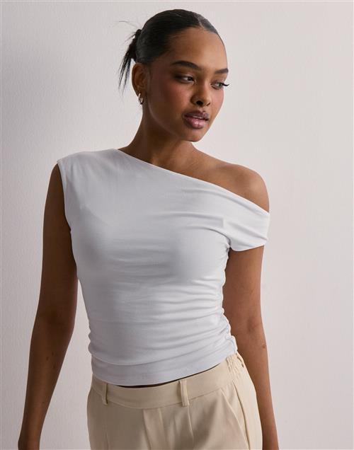 Nelly - Hvid - Asymmetric Shoulder Top