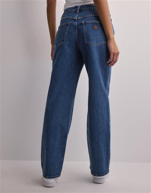 Se Abrand Jeans - Blå - 99 Baggy Ophelia ved Nelly