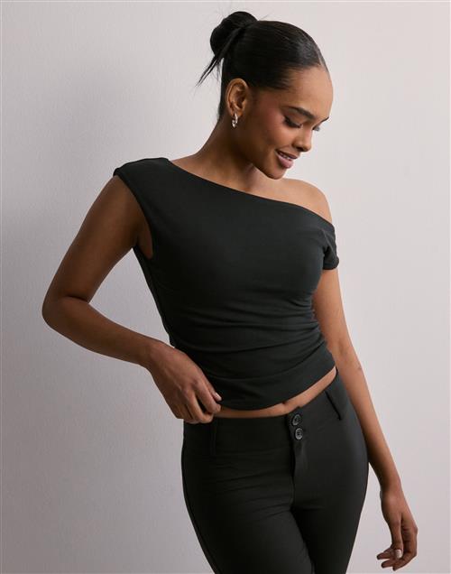 Nelly - Sort - Asymmetric Shoulder Top