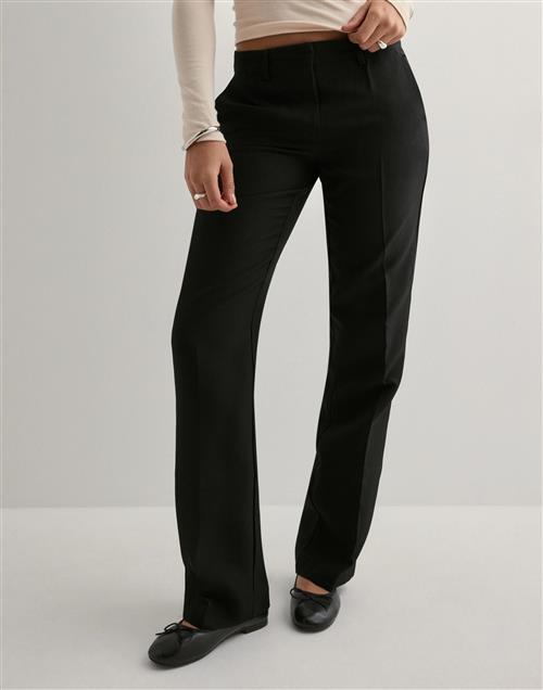 Nelly - Sort - Low Waist Straight Leg Pants