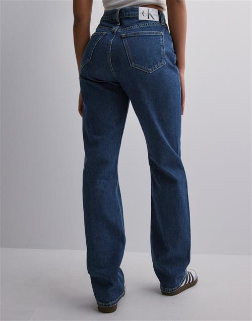 Se Calvin Klein Jeans - Blå - High Rise Straight ved Nelly