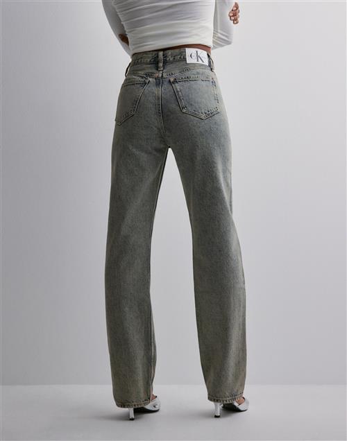 Se Calvin Klein Jeans - Grå - High Rise Straight ved Nelly