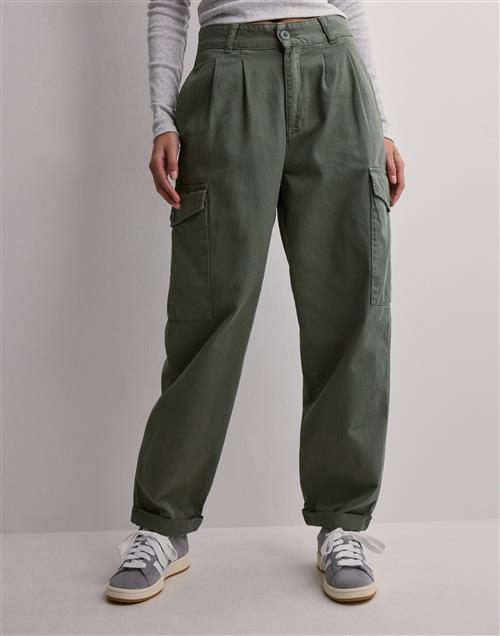 Se Carhartt WIP - Grøn - W' Collins Pant ved Nelly