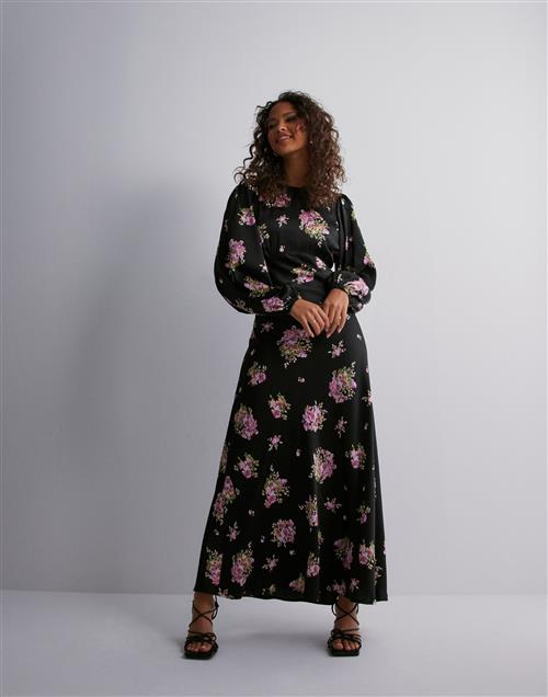 Neo Noir - Sort - Ilba Flower Bunch Dress