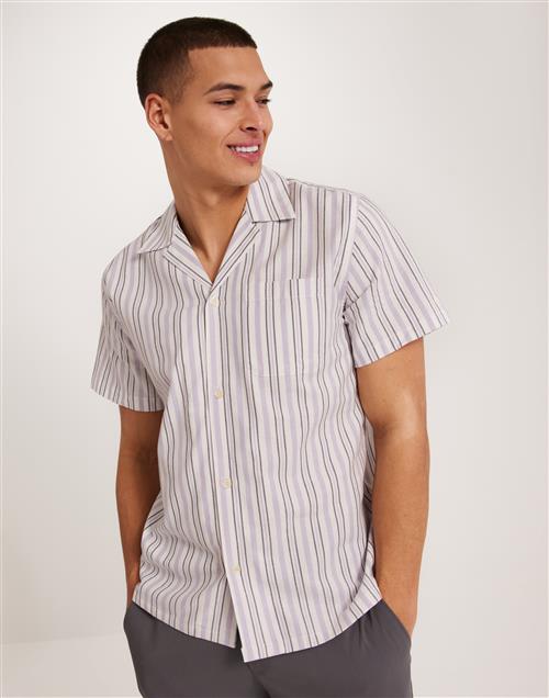 Les Deux Lawson Stripe SS Shirt Stribede skjorter Orchid