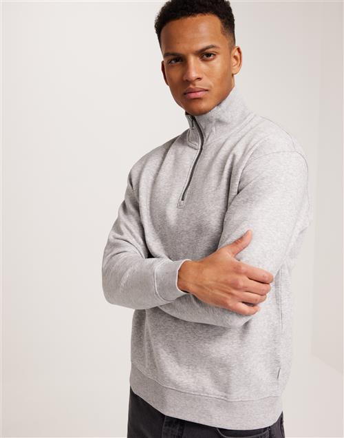 Se Jack & Jones Jjebradley Sweat Half Zip Noos Half zip Light Grey Melange ved NLY Man