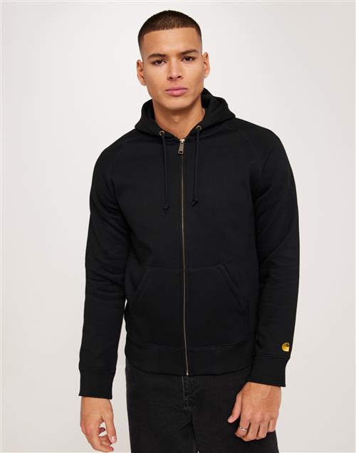 Se Carhartt WIP Hooded Chase Jacket Hoodies Sort ved NLY Man