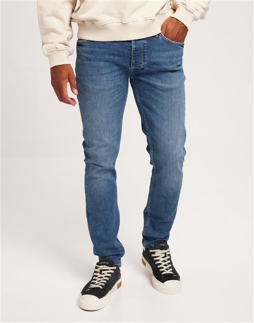 Se Neuw Lou Slim Destination Slim fit jeans Denim ved NLY Man