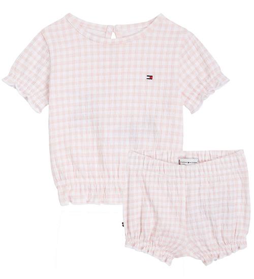 Se Tommy Hilfiger SÃ¦t - T-shirt/Bloomers - Ruffle Gingham - White/P ved KidsWorld