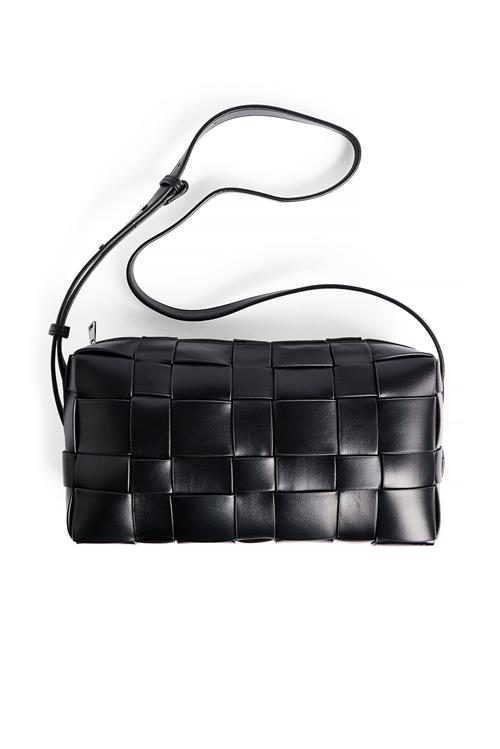 NA-KD Firkantet vævet crossbody-taske - Black