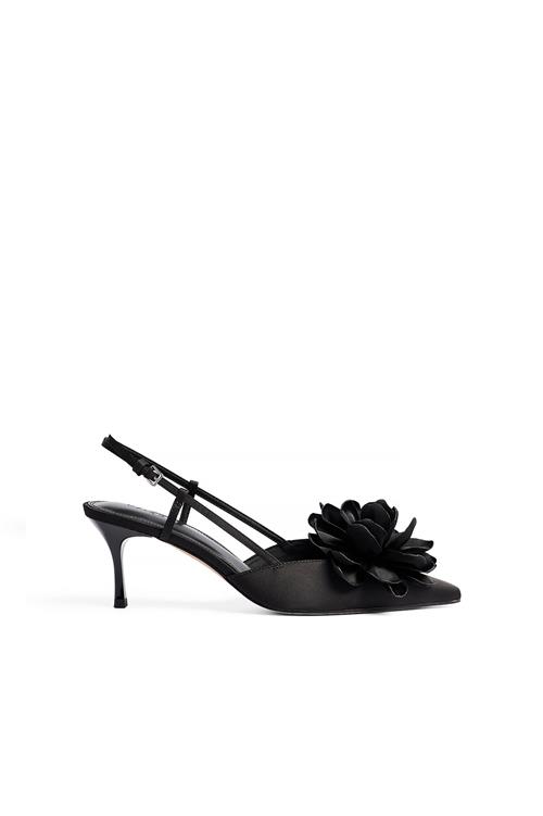 Se NA-KD Slingback-pumps med blomsterdetalje - Black ved NA-KD