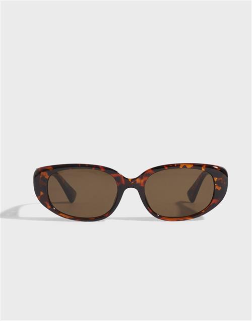 Se Pieces - Mønstret - Pcannika M Sunglasses Box ved Nelly