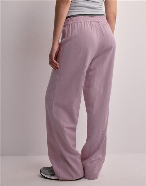 Se Pieces - Pink - Pcmilano Hw Wide Pant ved Nelly