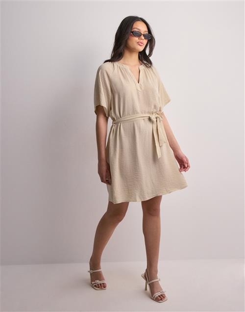 JDY - Beige - Jdydivya Life S/S V-Neck Dress Wvn