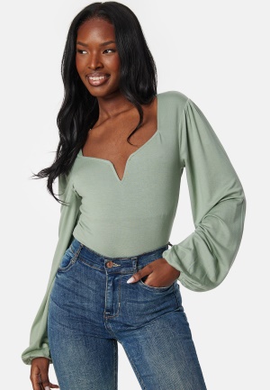 Se BUBBLEROOM Square V-neck Long Sleeve Puff Top Green XS ved Bubbleroom