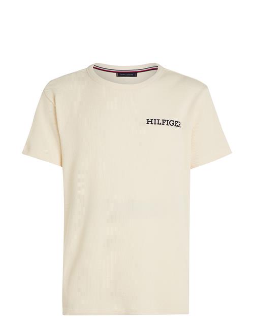 Se Tommy Hilfiger Ss Tee Tommy Hilfiger Cream ved Booztlet