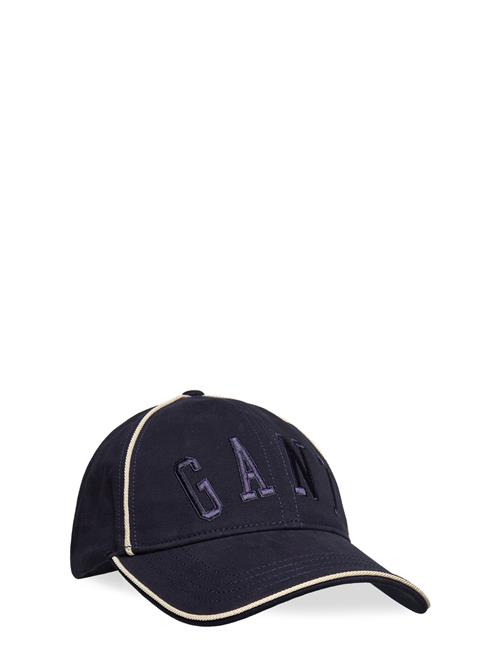 Se GANT Logo Arch Cap GANT Navy ved Booztlet