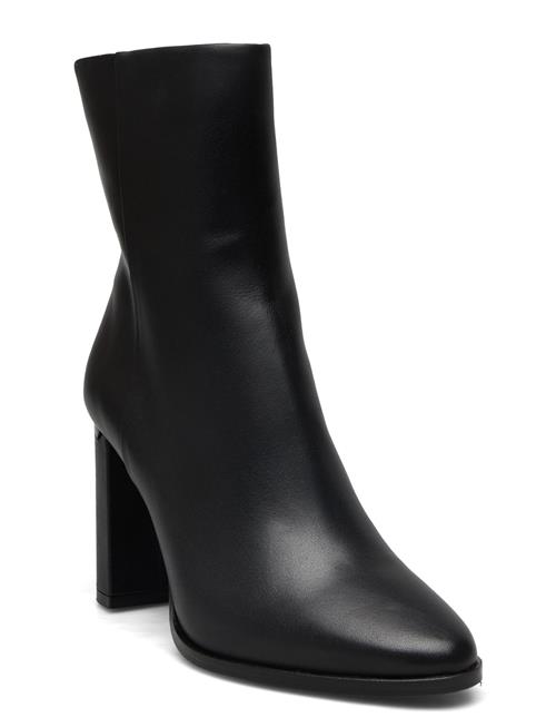 Se Calvin Klein Cup Heel Ankle Boot 80 Calvin Klein Black ved Booztlet