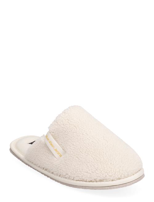 Se Calvin Klein Hotel Slipper Surfaces Sherpa Wn Calvin Klein Cream ved Booztlet