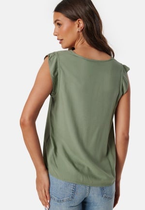 Se Pieces Pcnya SL V-Neck Top Hedge Green XS ved Bubbleroom