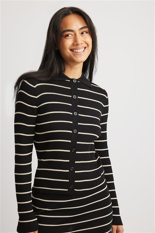 Se NA-KD Finstrikket stribet cardigan - Stripe ved NA-KD