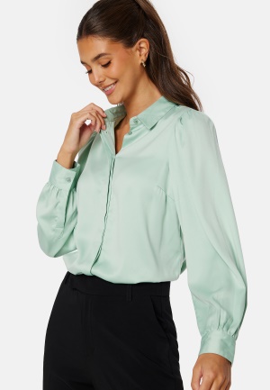 Se BUBBLEROOM Nicole Puff Sleeve Shirt Dusty green 46 ved Bubbleroom