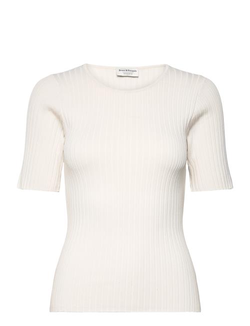 Se Bruun & Stengade Bs Thyra T-Shirt Bruun & Stengade Cream ved Booztlet