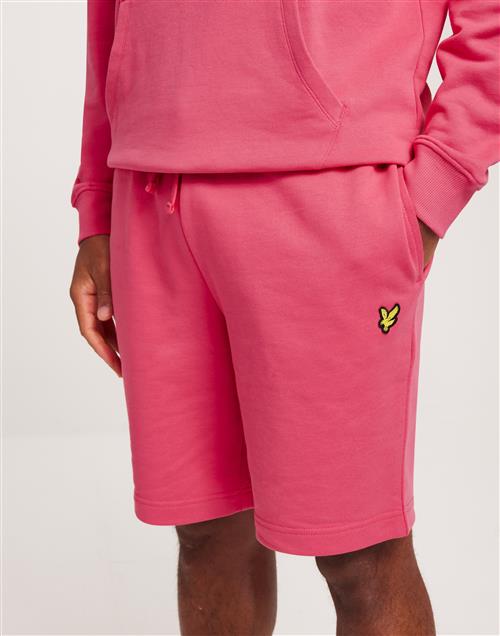 Se Lyle & Scott Sweat Short Joggingshorts Electric Pink ved NLY Man