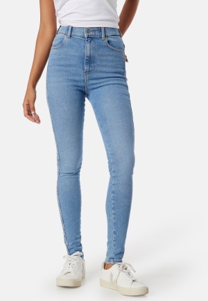 Se Dr. Denim Moxy Light denim L ved Bubbleroom