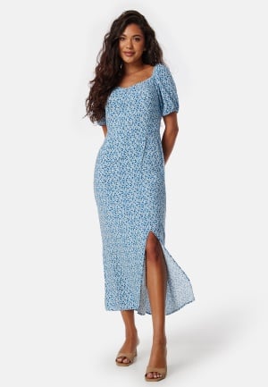 Se VILA Vikata S/S midi dress Cashmere Blue / Blue Flower 36 ved Bubbleroom