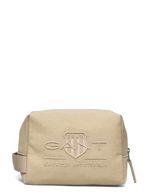 Se GANT Tonal Shield Wash Bag GANT Beige ved Booztlet