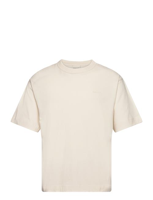 Se GANT Logo Ss T-Shirt GANT Cream ved Booztlet