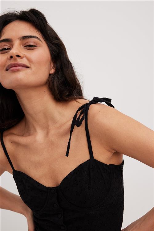 Chloé Schuterman x NA-KD Singlet med skåldetalje - Black