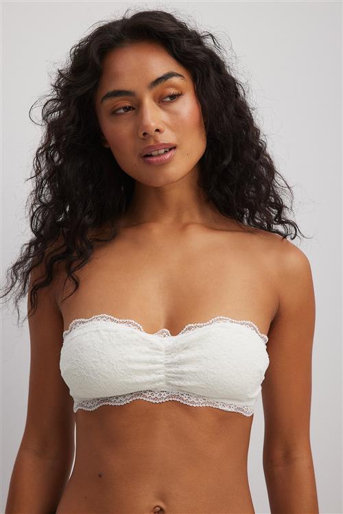 NA-KD Lingerie Bandeau-bikinitop med blonder - Offwhite