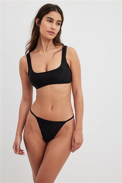 NA-KD Swimwear Bikinitrusse med tynde stropper - Black