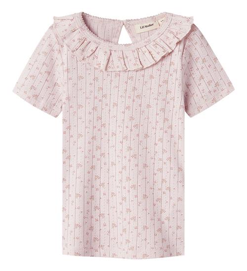 Se Lil Atelier Lil' Atelier T-shirt - NmfRachello - Lilac Ash m. Blomster ved KidsWorld