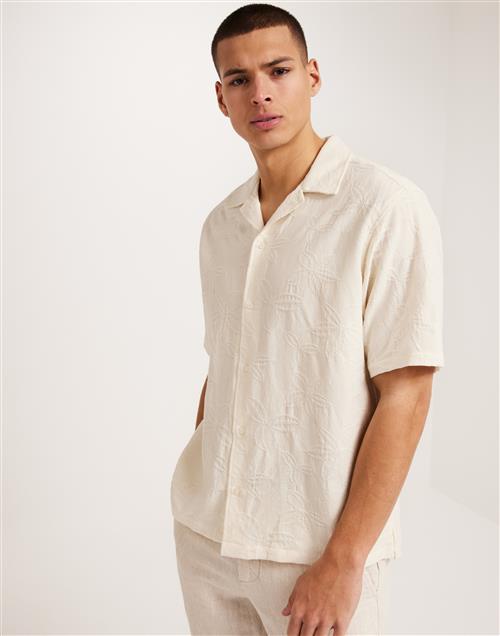 Se Woodbird WBSunny Mesh Shirt Kortærmede skjorter Offwhite ved NLY Man