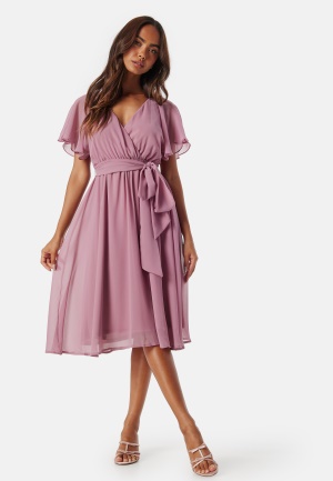 Se Goddiva Flutter Chiffon Midi Dress Lavender XS (UK8) ved Bubbleroom