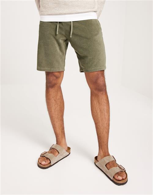 Se Selected Homme Slhrelax-Terry Shorts Ex Shorts Vetiver ved NLY Man