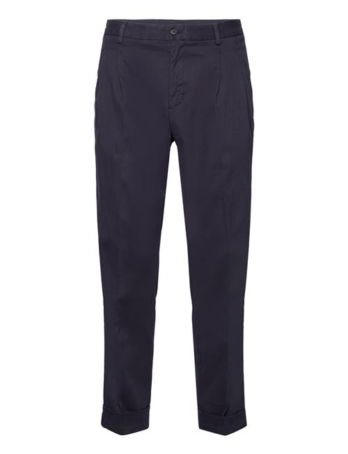 Se GANT Relaxed Tapered Cotton Suit Pants GANT Navy ved Booztlet