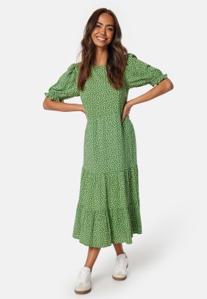 Se Happy Holly Tris Viscose Midi Dress Care Green/Patterned 44/46 ved Bubbleroom