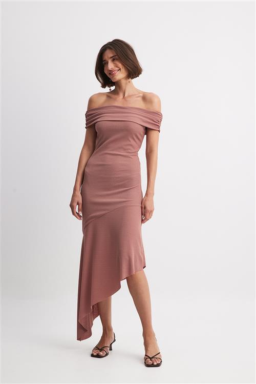 NA-KD Off Shoulder Flounce Midi Dress - Pink