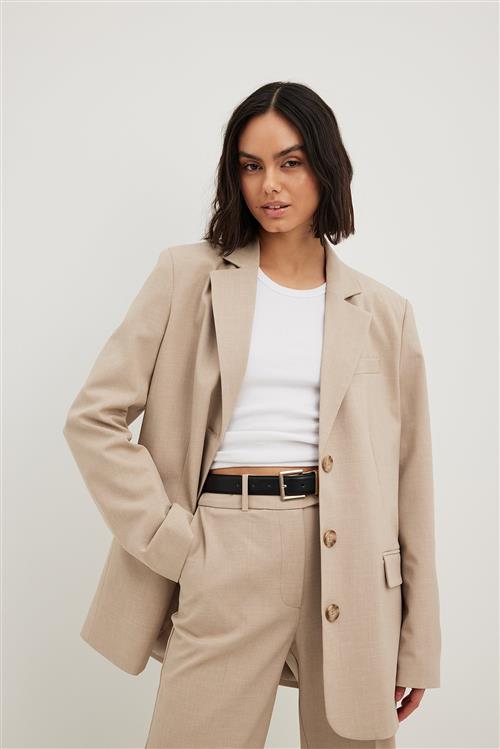 Se NA-KD Classic Oversized melange blazer med tre knapper - Beige ved NA-KD