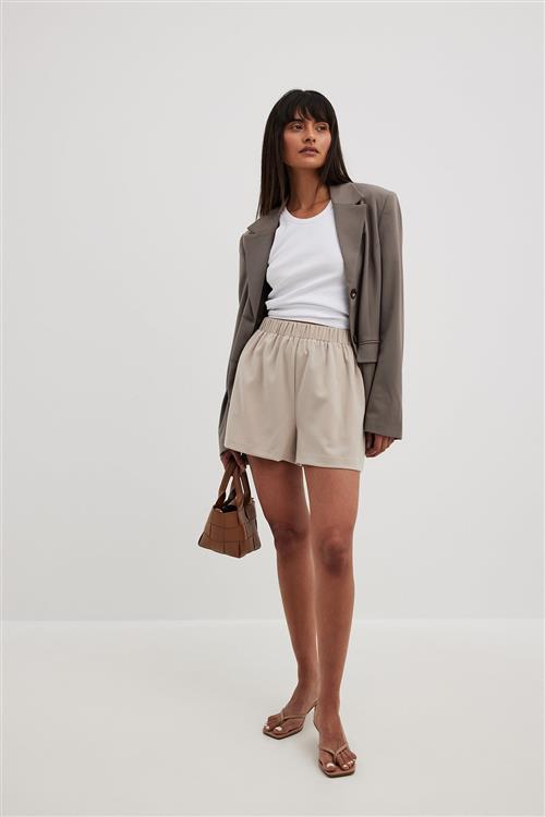 NA-KD Shorts med vidde og elastisk linning - Beige