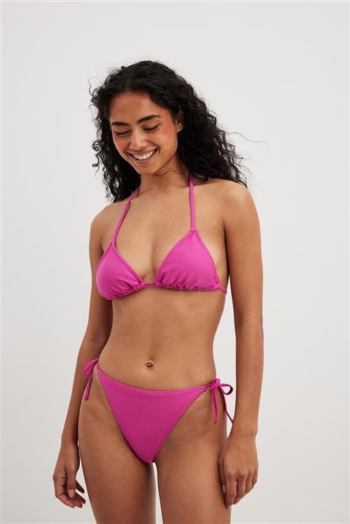 Lima Ché x NA-KD Bikinitrusse med bindestrop - Pink