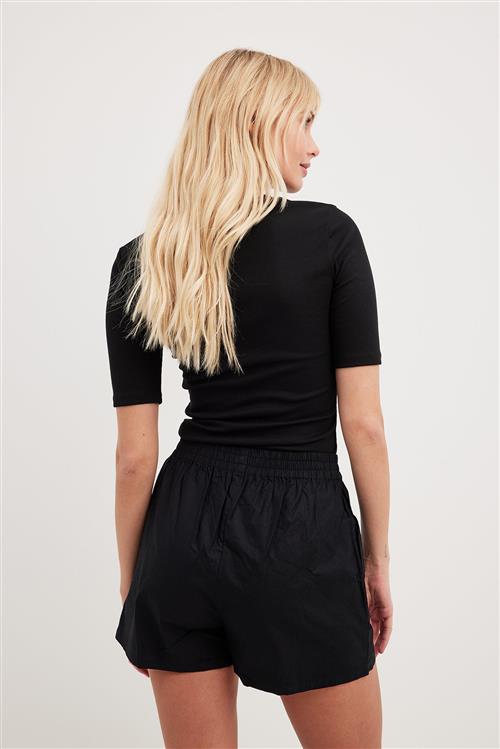 NA-KD Shorts i bomuld med elastisk talje - Black