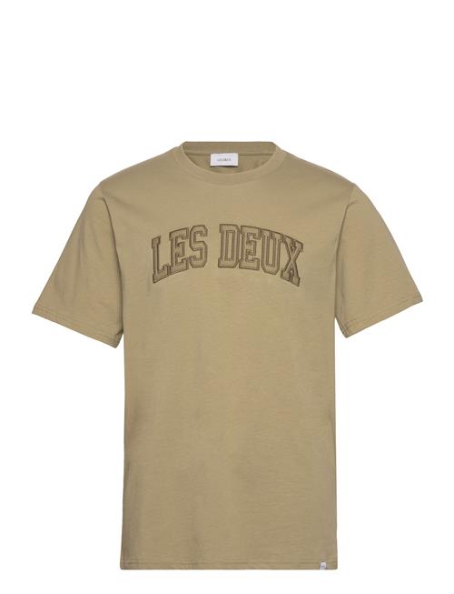 Se Les Deux Script T-Shirt Les Deux Khaki ved Booztlet