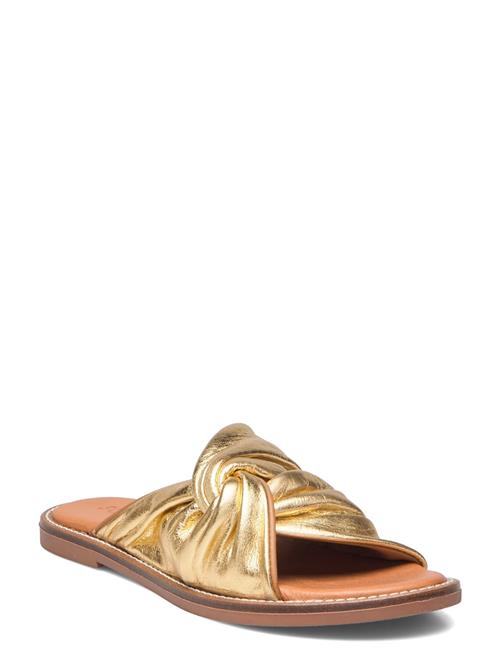 Se Slipper Sofie Schnoor Gold ved Booztlet