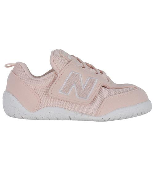 Se New Balance New Balance Begyndersko - First - Crystal Pink/Hvid ved KidsWorld