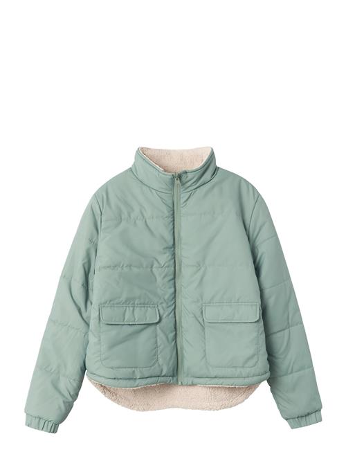 Se LMTD Nlfmorana Short Rev Jacket LMTD Green ved Booztlet